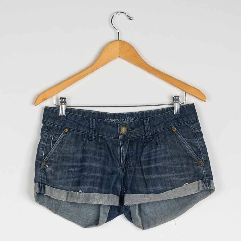 Women's American Eagle Distresses Wash Denim Shorts size 4
